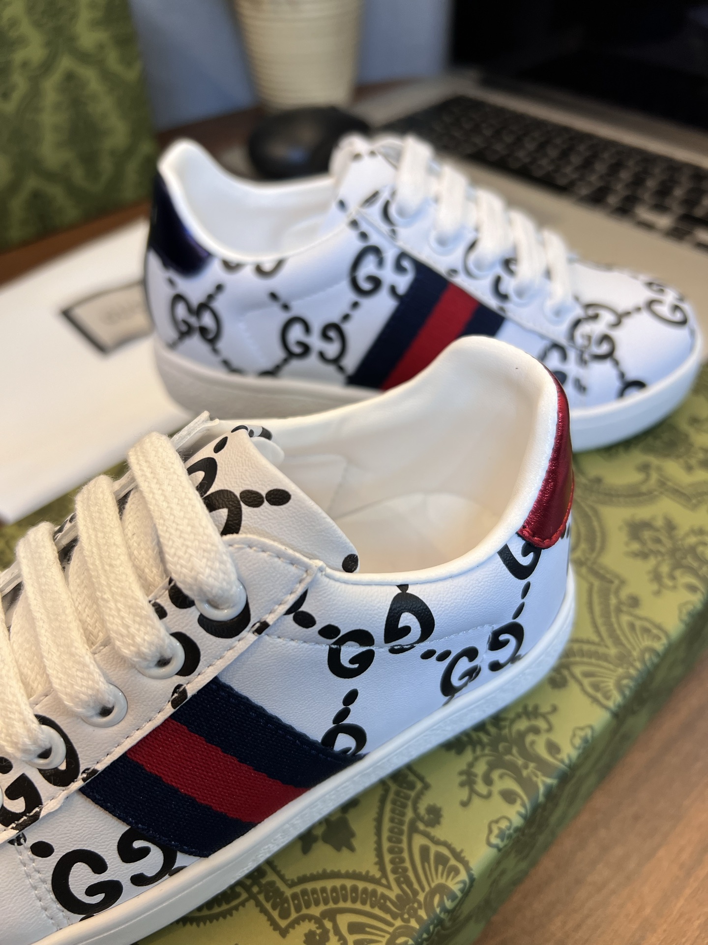Children's shoes child